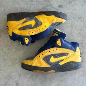 Vintage 1993 Nike Air Flight 930608 IS Size 8.5M